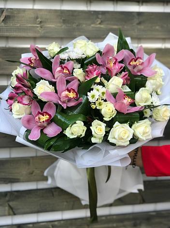 Букет цветов из: Розы и Хризантемы в Подберезье