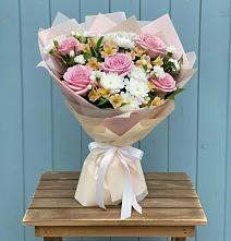 Букет цветов из:  Гвоздики, Орхидеи и Розы в Подберезье