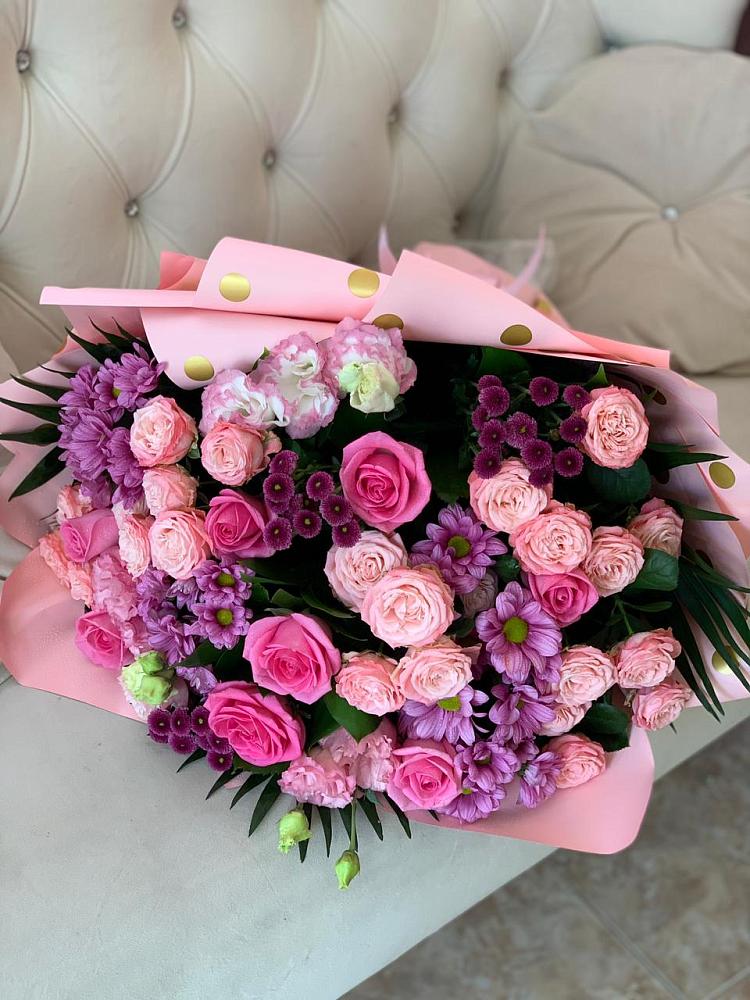 Букет цветов из: Хризантемы, Розы и Лизиантусы в Подберезье