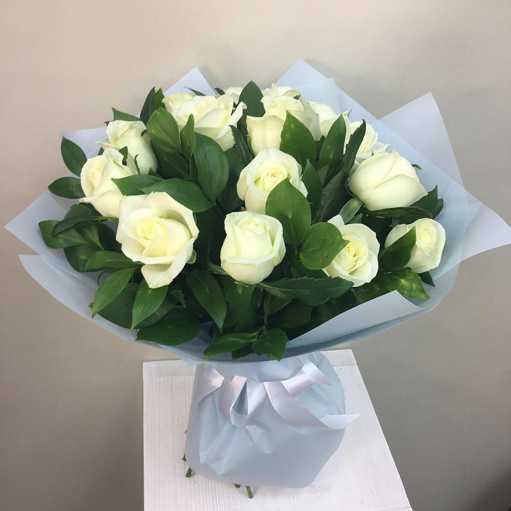 Букет 15 Белых роз Проуд в Подберезье