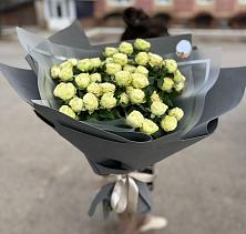 Букет Белые кустовые розы Солинеро в Подберезье