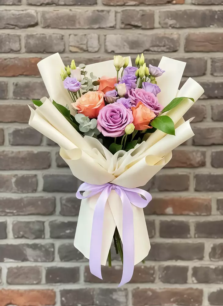 Букет цветов из: Лизиантусы и Розы в Подберезье