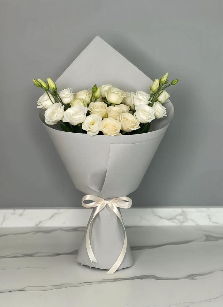 Букет цветов из: Розы и Лизиантусы в Подберезье