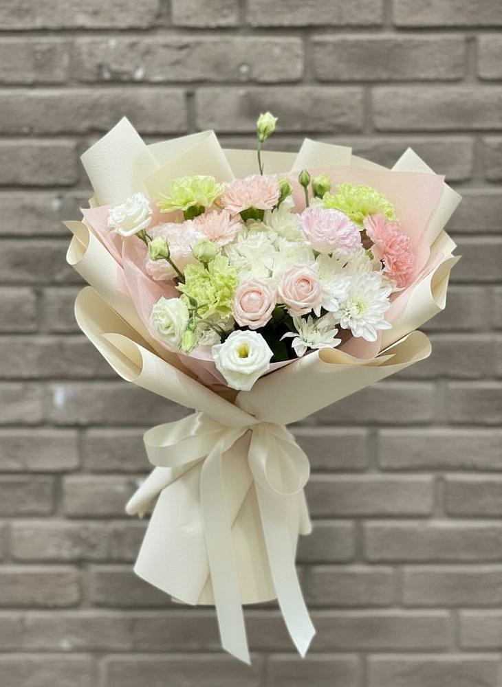 Букет цветов из: Гвоздики, Розы, Лизиантусы и Хризантемы в Подберезье