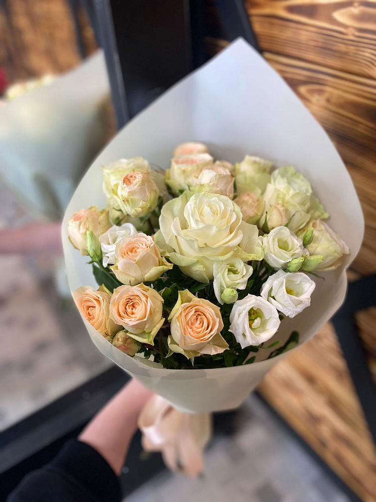 Букет цветов из: Розы и Лизиантусы в Подберезье